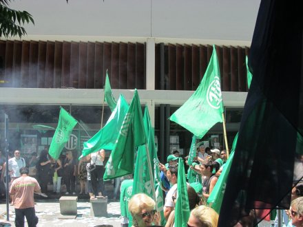 Disolvieron el Departamento de movilidad del PAMI Rosario y hay Paro nacional el 14