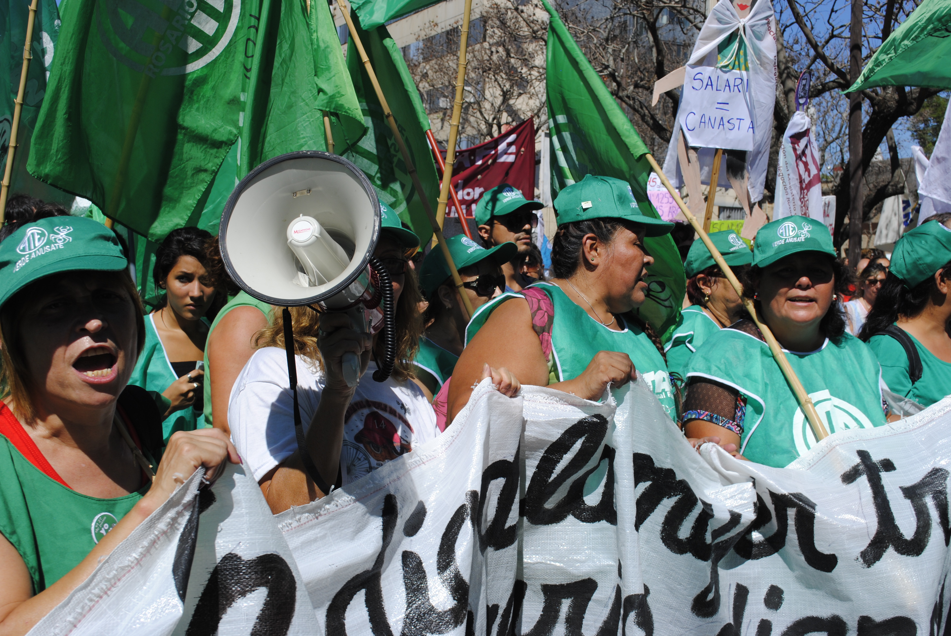 ATE Rosario llevó el rechazo por el acuerdo salarial a Santa Fe