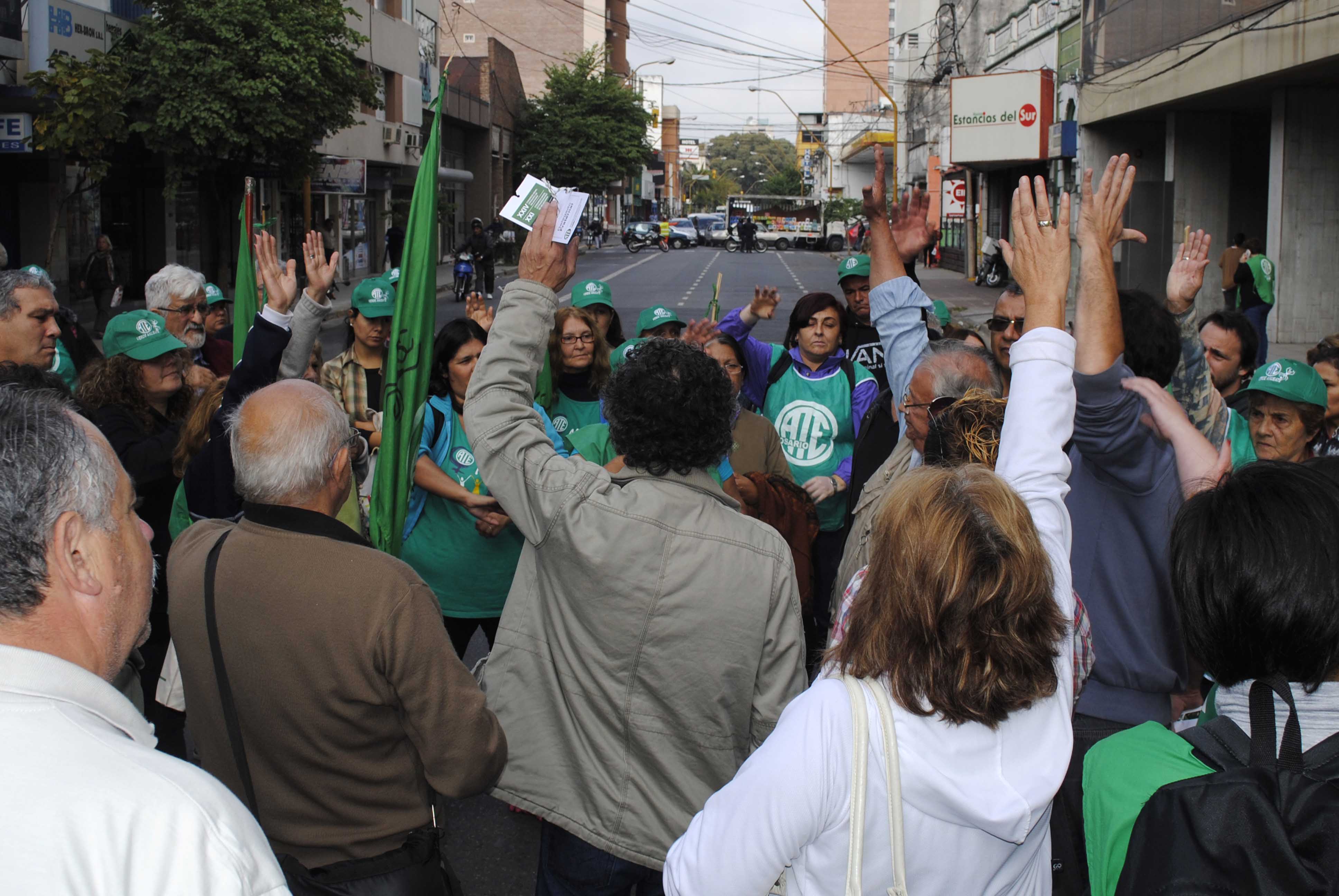 Congreso Provincial: Hoffmann recurre a prácticas burocráticas para acallar a los trabajadores