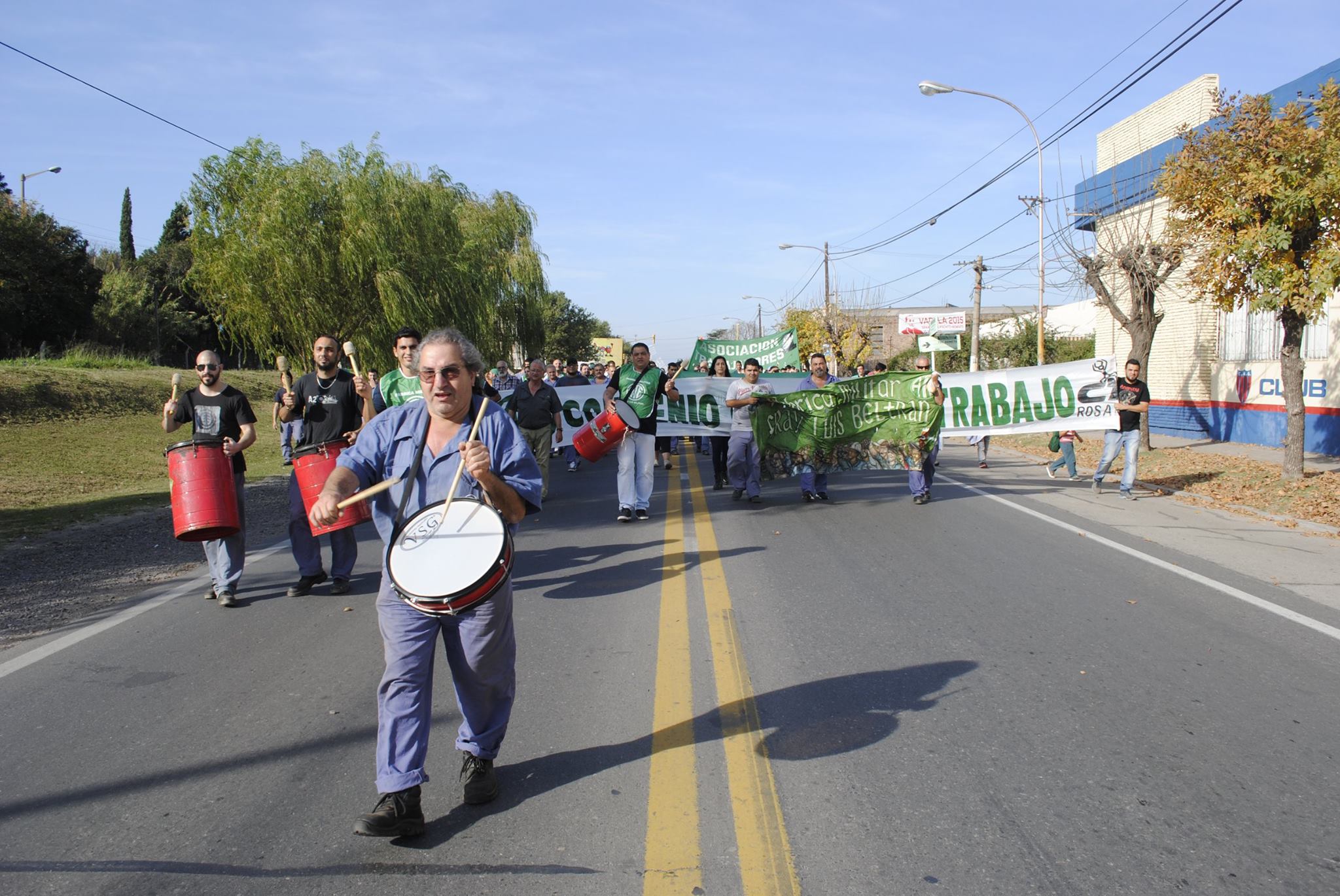 FMFLB: Trabajadores de fábrica se movilizaron hacia la intendencia y el concejo
