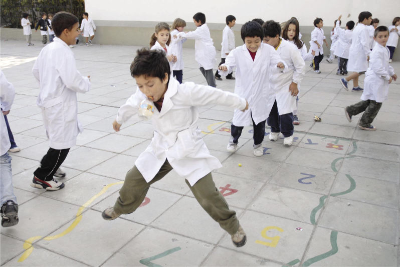 Entrega de útiles y guardapolvos