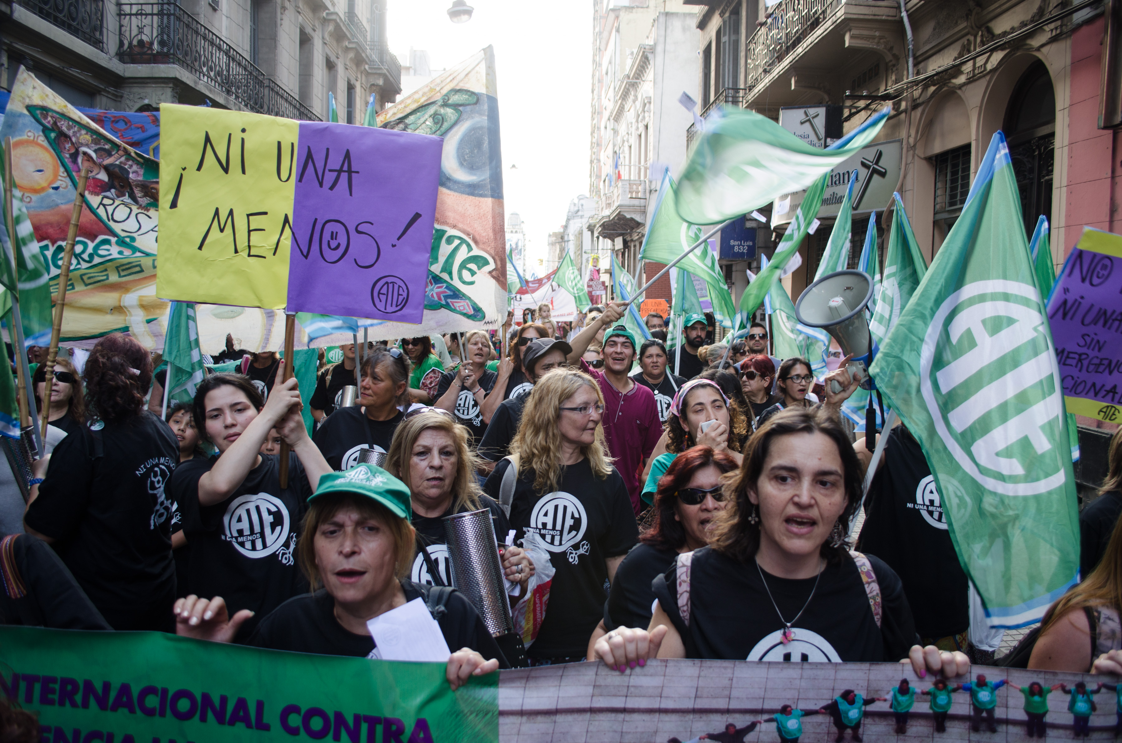 ATE marcho junto a miles de mujeres por “Ni una menos”