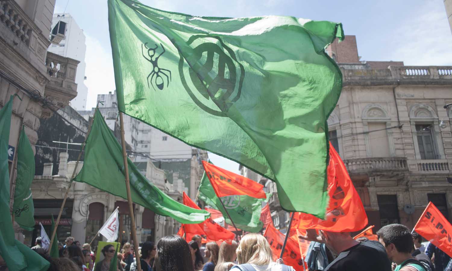 ATE y SIPRUS se manifestaron frente al Ministerio de Salud