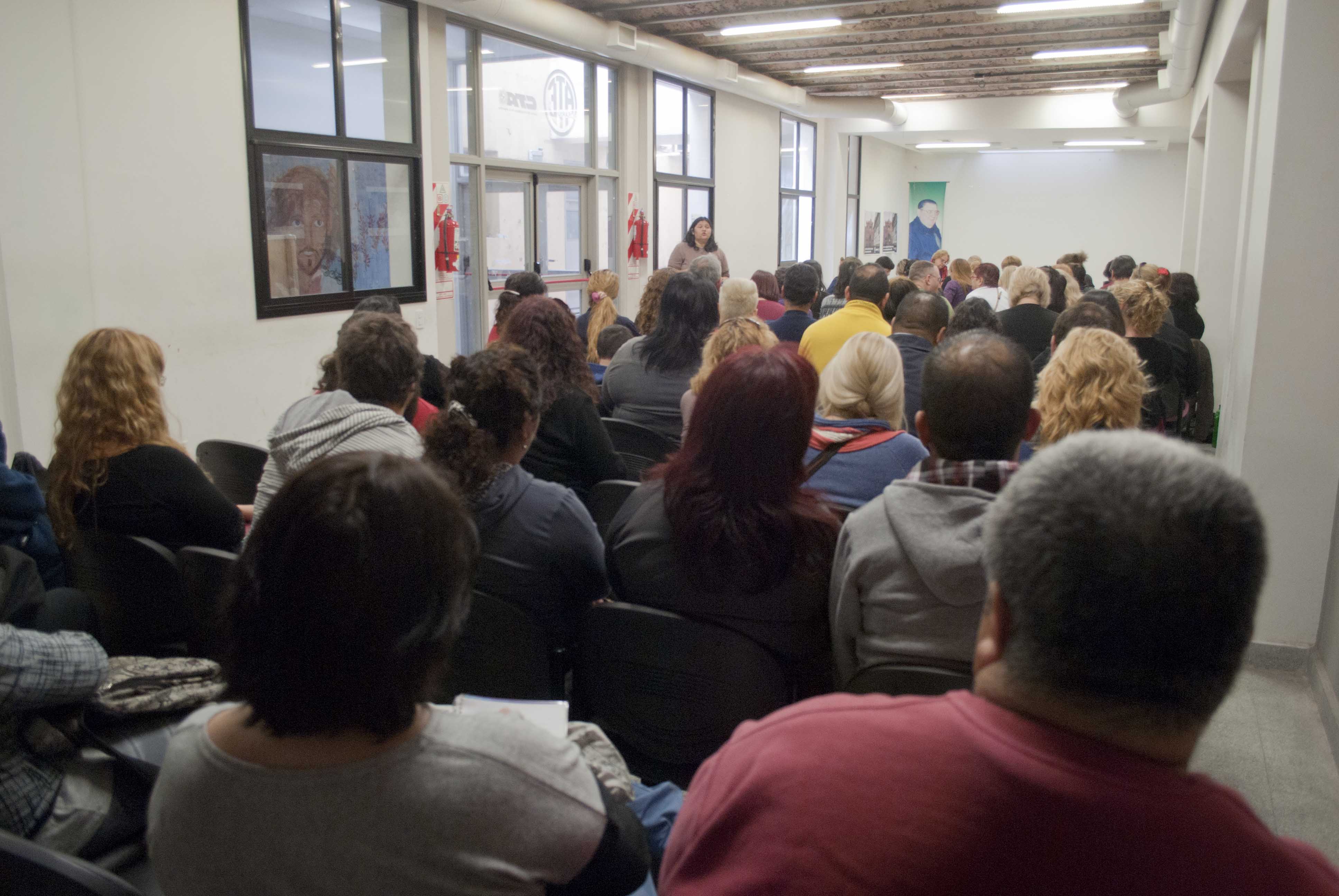 Plenario de Asistentes Escolares: “ Un salario para poder vivir, un trabajo para no enfermar”