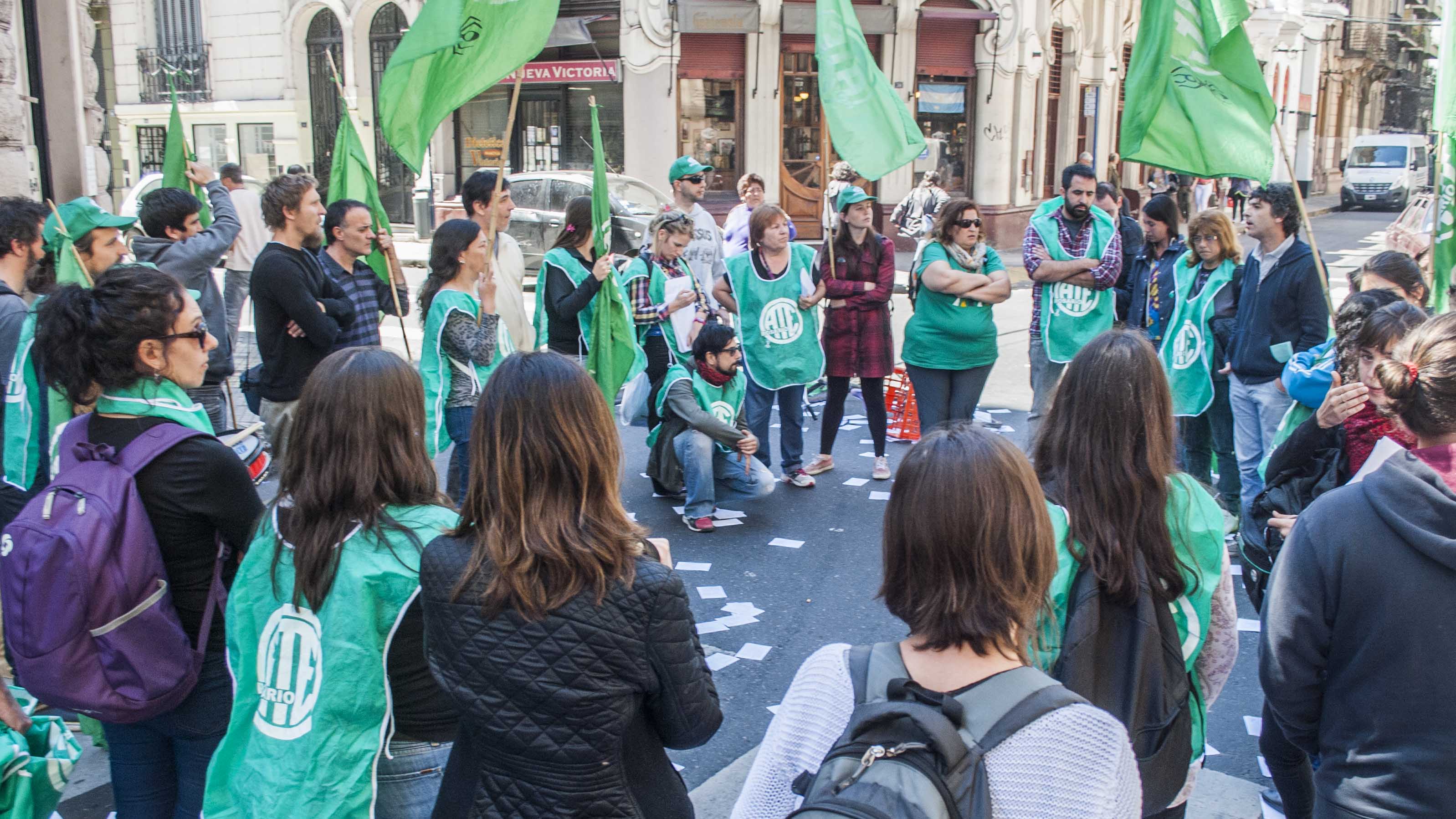 Salud: Concentración frente al Ministerio y movilización