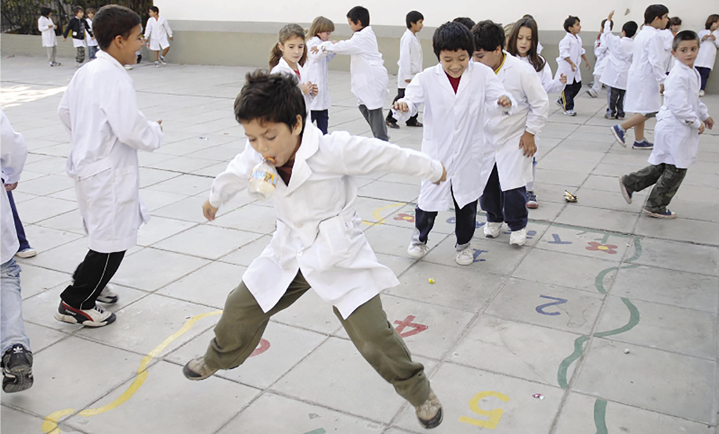 Guardapolvos y utiles para hijos de afiliados